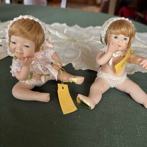 Two porcelain jointed dolls blowing kisses Mann